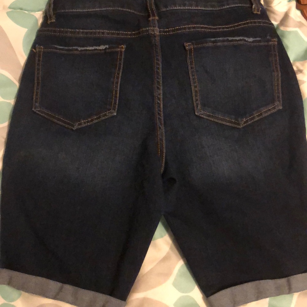 Shorts - Picture 2 of 3